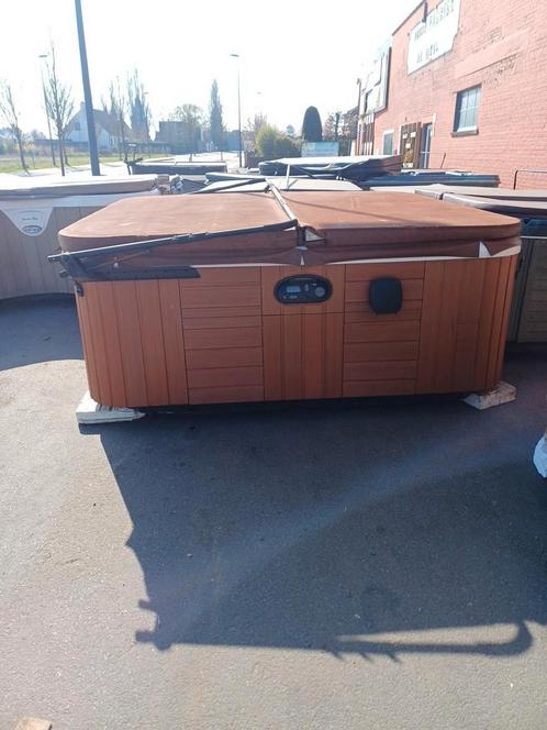Jacuzzi gratis geleverd geplaatst 1j garantie, Tuin en Terras, Zwembad-toebehoren, Ophalen of Verzenden