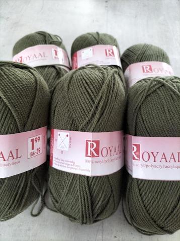 Groene wollen bal van Zeeman (6 ballen van 100 g). beschikbaar voor biedingen
