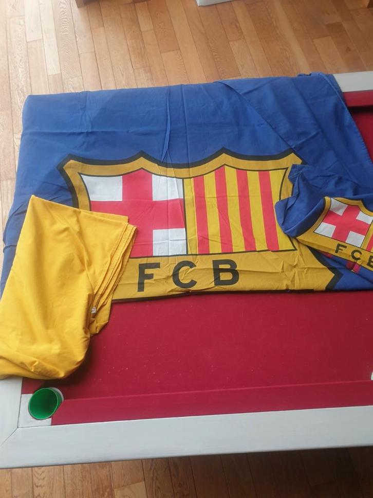 Barcelone.Housse de couette, vareuse, écharpe, farde, Kinderen en Baby's, Kinderkamer | Beddengoed, Gebruikt, Dekbedovertrek, Ophalen of Verzenden