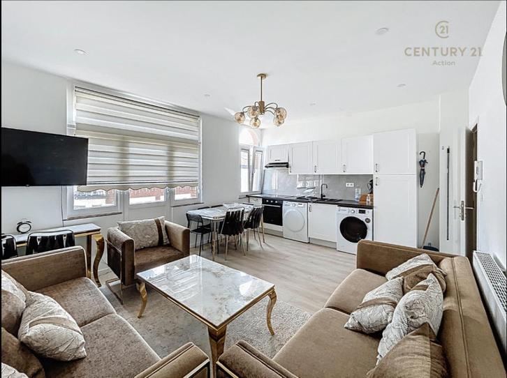 Magnifique Duplex Rénové avec 2 Balcons et 3 Chambres, Immo, Maisons à vendre, Bruxelles, Autres types, E