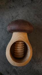 Notenkraker, Ophalen, Zo goed als nieuw, Hout