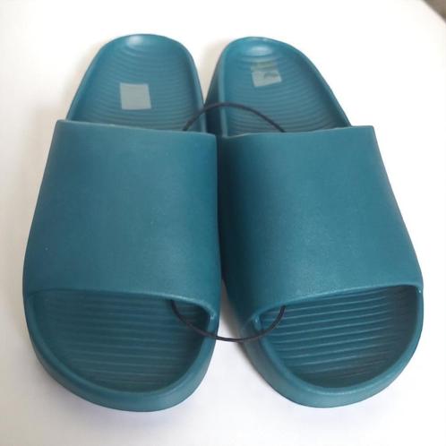 Heren slippers effen groen 40, Kleding | Heren, Schoenen, Nieuw, Slippers, Overige kleuren, Verzenden