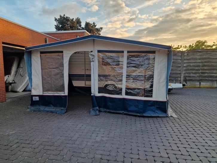 Voortent: Brand Capri Maat 7, Caravans en Kamperen, Voortenten en Luifels, Zo goed als nieuw, Ophalen