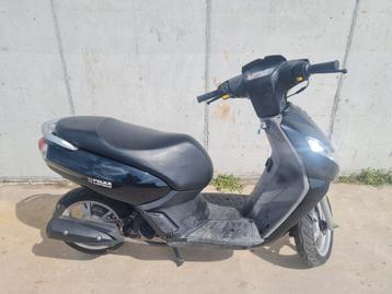 Nette Peugeot Kisbee 50cc moet weg beschikbaar voor biedingen