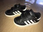Sneakers Adidas court maat 24  met 2 velcro sluitingen, Ophalen, Adidas, Sportschoenen, Zo goed als nieuw