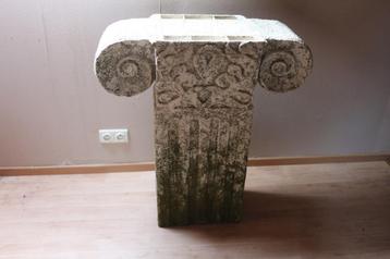 Grote decoratieve zuil  beschikbaar voor biedingen