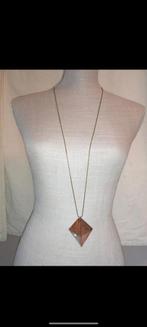 Lange ketting houten faantasie hanger, Handtassen en Accessoires, Kettingen, Gebruikt, Bruin, Ophalen of Verzenden, Overige materialen