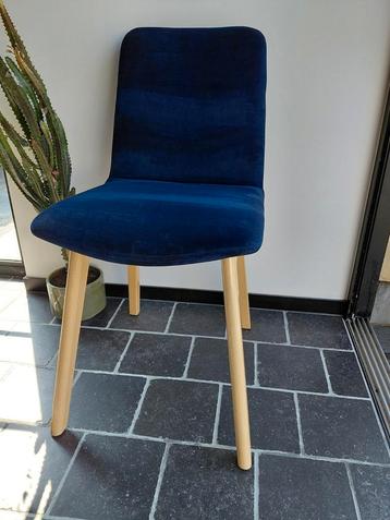 Stoel  beschikbaar voor biedingen