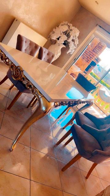 Table et chaise  beschikbaar voor biedingen