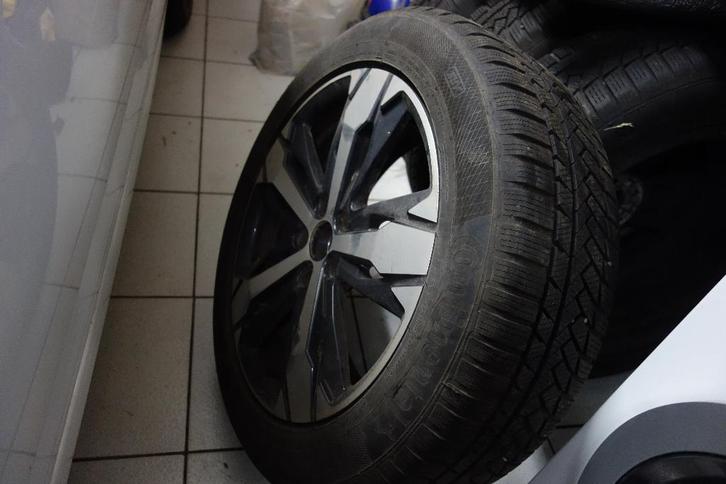 Kit Hiver Peugeot 5008 2, Autos : Pièces & Accessoires, Pneus & Jantes, Pneu(s), Pneus hiver, 18 pouces, 225 mm, Véhicule de tourisme