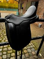 Zwart LETEC dressuurzadel, Dieren en Toebehoren, Paarden en Pony's | Zadels, Ophalen of Verzenden, Zo goed als nieuw