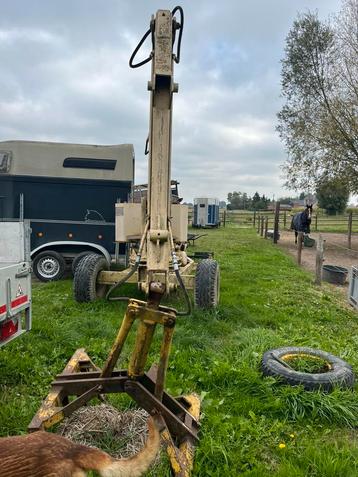 Mestkraan op kardan beschikbaar voor biedingen