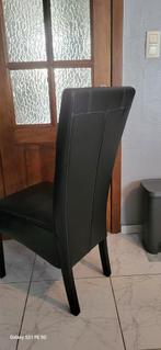 6 zwarte stoelen, Enlèvement