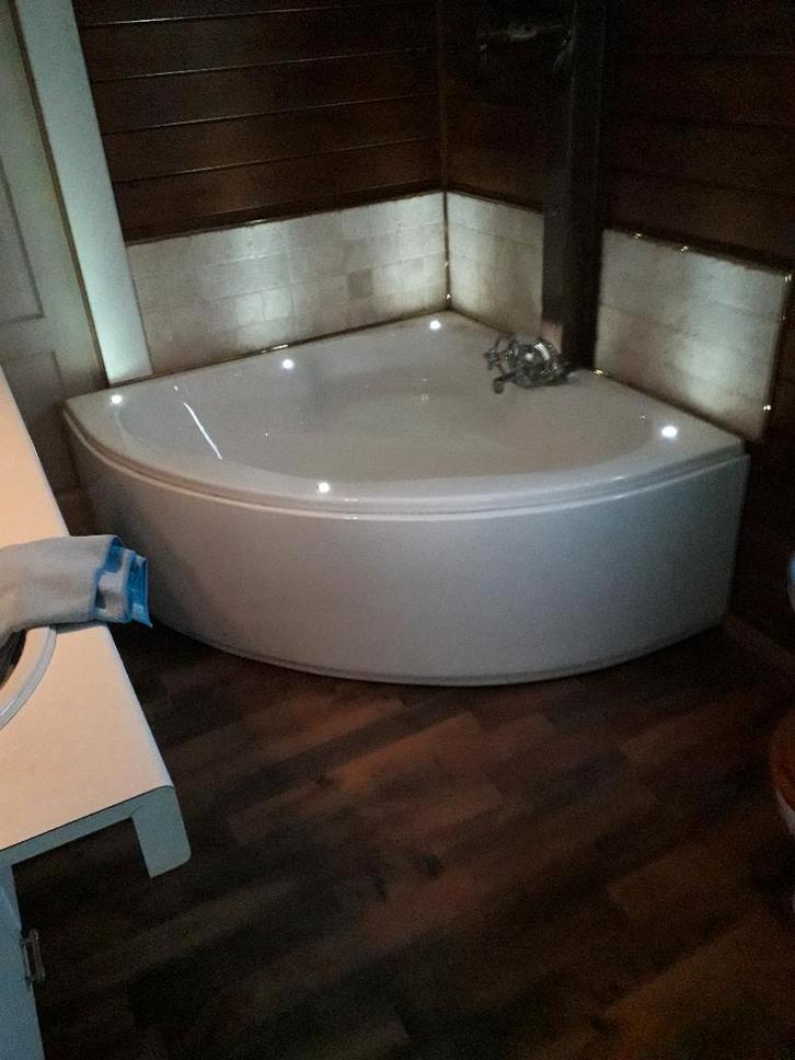 Hoekbad, Doe-het-zelf en Bouw, Sanitair, Zo goed als nieuw, Bad, Chroom, Ophalen