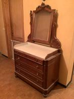Antieke commode met wentelspiegel, Ophalen
