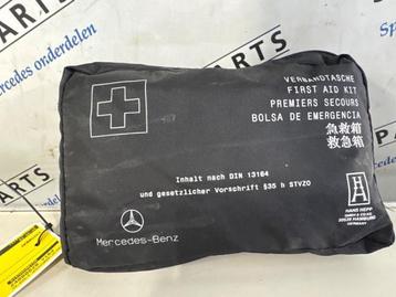 EHBO kit van een Mercedes B-Klasse beschikbaar voor biedingen