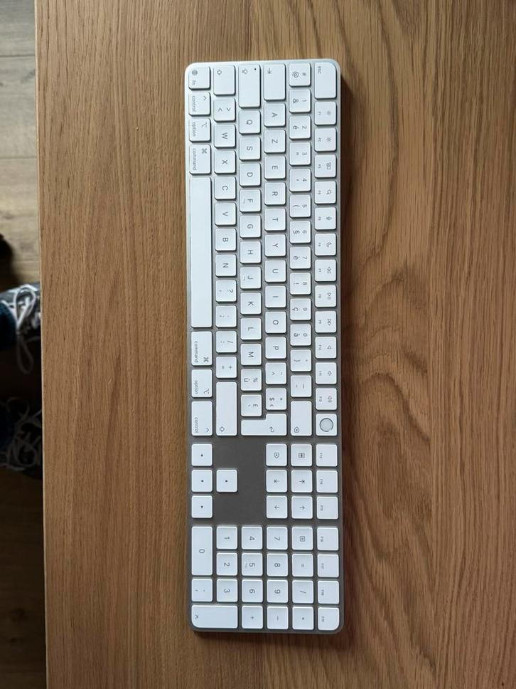 Apple Keyboard met Touch ID, Computers en Software, Toetsenborden, Zo goed als nieuw, Azerty, Draadloos, Ophalen