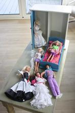 barbies + bed/kledijkast, Kinderen en Baby's, Speelgoed | Poppen, Ophalen, Gebruikt, Overige typen