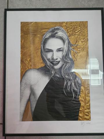 Jeune femme sur feuille d'or, Enlèvement
