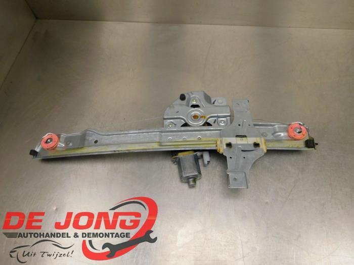 Mécanique vitre 4portes avant droite d'un Peugeot 208, Autos : Pièces & Accessoires, Vitres & Accessoires, Peugeot, Utilisé, 3 mois de garantie