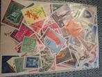 Lot postzegels 100 verschillende vaticaan san marino, Postzegels en Munten, Ophalen of Verzenden