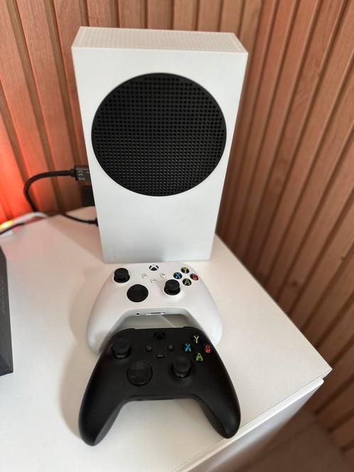 XBox Series S + 1TB expansion + twee controllers, Games en Spelcomputers, Spelcomputers | Xbox | Accessoires, Xbox Series S, Ophalen