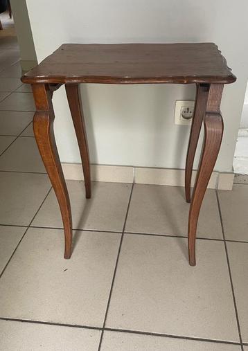 Charmante antieke massief houten bijzettafel  beschikbaar voor biedingen