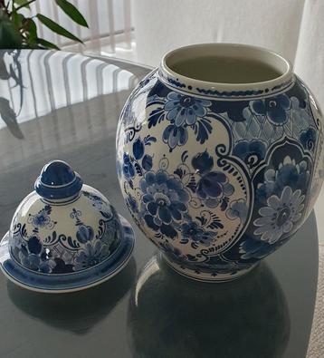 Handgeschilderde delfts blauwe vaas. beschikbaar voor biedingen