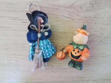 2 Halloween figuurtjes: vogelverschrikker + heks (sleutelhan