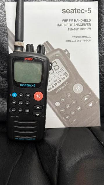 Seatec 5 VHF Marifoon met ATIS beschikbaar voor biedingen