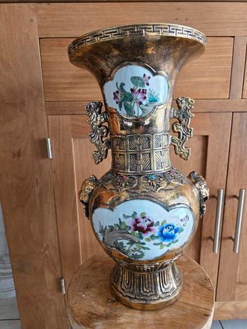 Chinese vaas beschikbaar voor biedingen