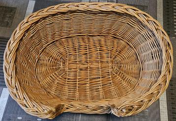 Rieten mand voor hond of kat beschikbaar voor biedingen