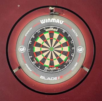 Complete dartsset Winmau, Enlèvement, Comme neuf, Cible de fléchettes avec fléchettes
