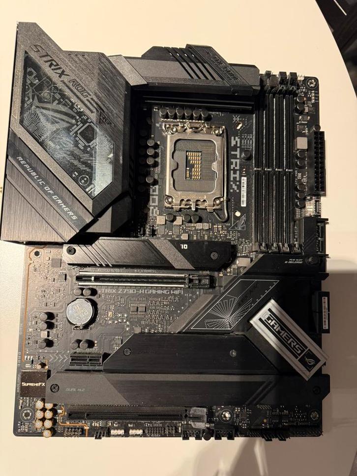 ASUS ROG Strix Z790-H Gaming WIFI Carte mère Intel, Computers en Software, Moederborden, Zo goed als nieuw, Intel, DDR5, Ophalen of Verzenden