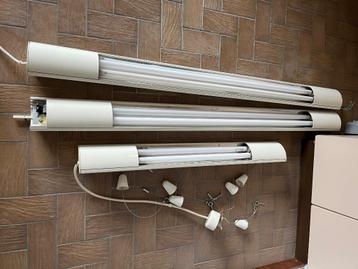 Hangende TL-lampen beschikbaar voor biedingen