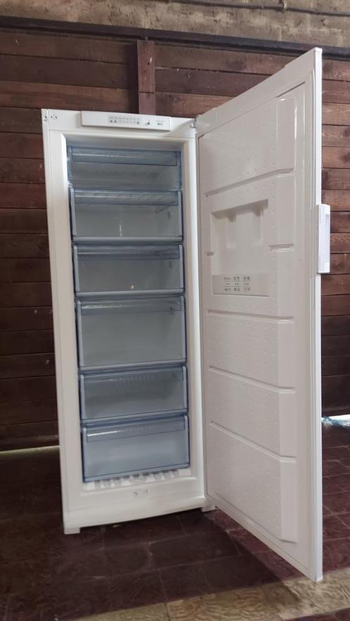 BOSCH GSV26V30/01 witte vriezer, Elektronische apparatuur, Vriezers en Diepvrieskisten, Gebruikt, Vrijstaand, Vrieskast, 140 tot 160 cm
