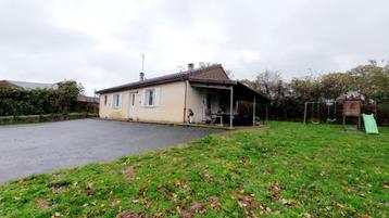 HUIS IN DE BUURT VAN BELLAC MET GROOT LAND