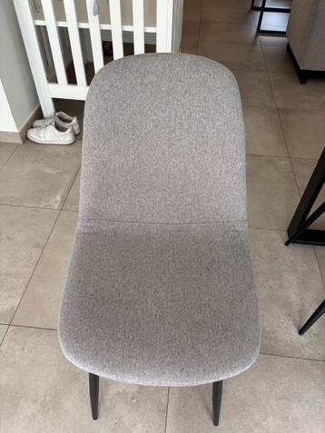 Grijze stoelen weba beschikbaar voor biedingen