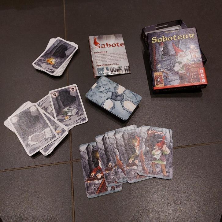 saboteur 999 games basisspel kaartspel (sint of kerst), Hobby en Vrije tijd, Gezelschapsspellen | Kaartspellen, Zo goed als nieuw