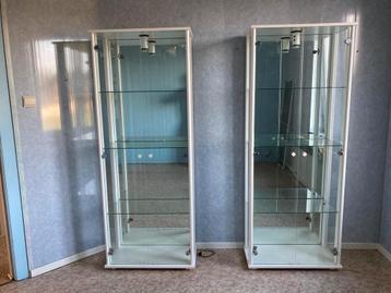 Vitrinekast in glas  beschikbaar voor biedingen