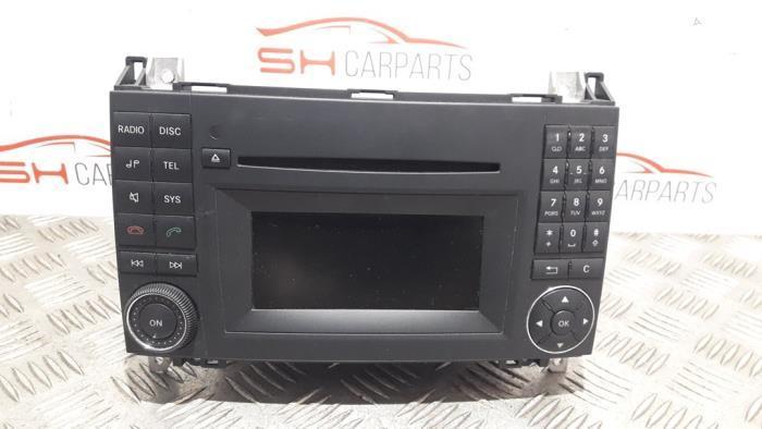 Radio CD Speler van een Mercedes A-Klasse, Auto-onderdelen, Elektronica en Kabels, Mercedes-Benz, Gebruikt, Ophalen of Verzenden
