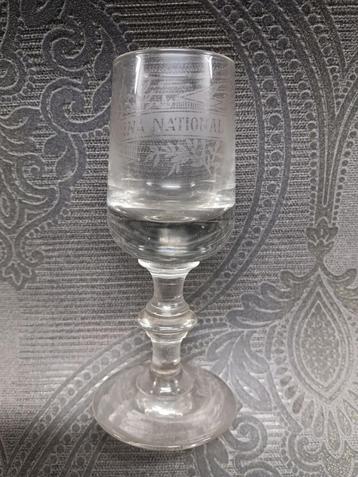 Ancien verre à liqueur de gin Quina National, liqueur de gen, Enlèvement ou Envoi, Utilisé, Ustensile