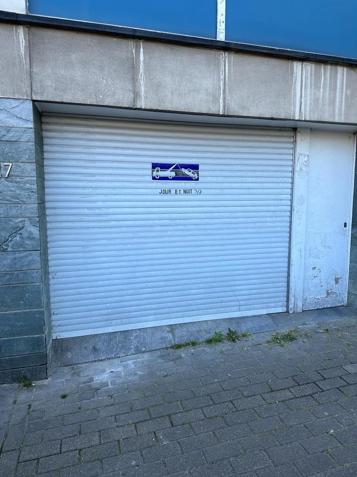 BEL ENTREPÔT DISPONIBLE REMIS A NEUVE, Immo, Garages & Places de parking, Bruxelles