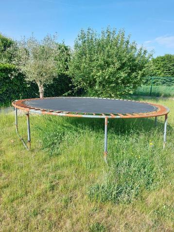 Trampoline gratis  beschikbaar voor biedingen