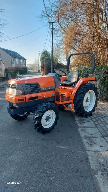 Minitractor kubota 30pk 4x4 Servo Powershift! NIEUWSTAAT!!! beschikbaar voor biedingen