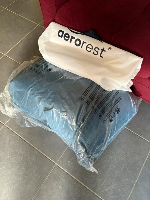 AeroRest 2-persoons luchtbed, topmatras, ingebouwde pomp |, Caravans en Kamperen, Luchtbedden, Zo goed als nieuw, 2-persoons, Ingebouwde pomp