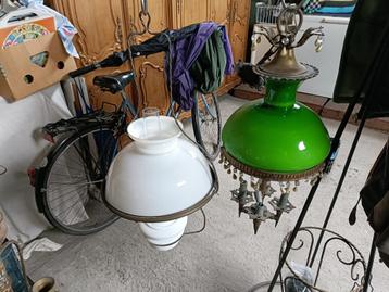 Antieke plafondlamp beschikbaar voor biedingen