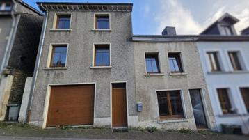 Bouillon: Huis met garage en tuin, vlakbij het centrum. beschikbaar voor biedingen