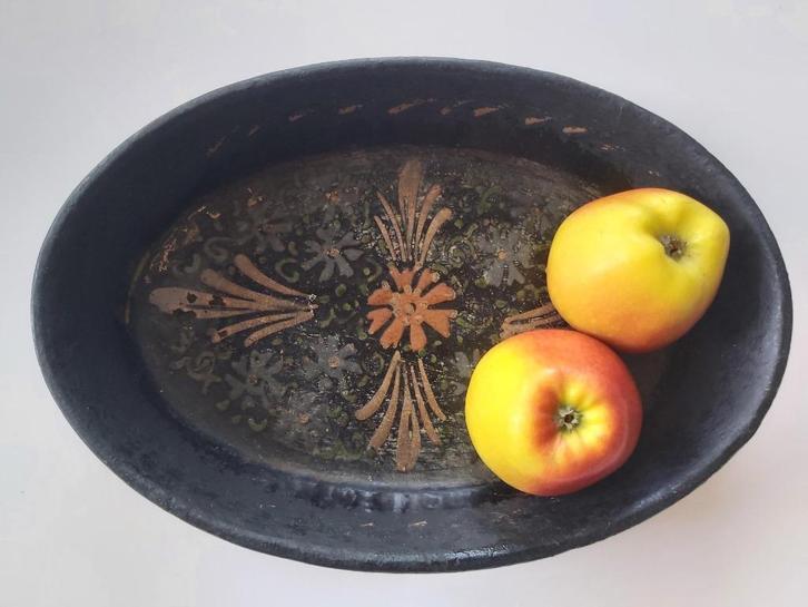Prachtige gepatineerde oude franse ovenschaal met decoratie, Antiek en Kunst, Antiek | Keramiek en Aardewerk, Ophalen of Verzenden
