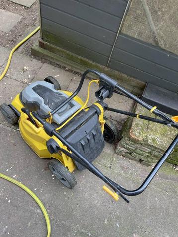 Grasmachine elektrisch, Tuin en Terras, Ophalen, Cirkelmaaier, Elektrische grasmaaier, Zo goed als nieuw